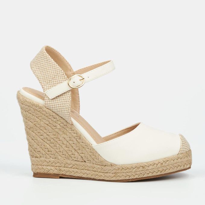 Hooked Wedges White Miss Black | Price in South Africa | Zando